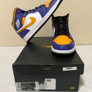(SOLD) Air Jordan 1 Mid